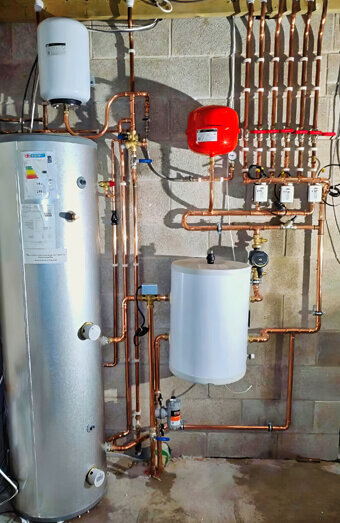 https://plumberjandakot.com.au/uploads/2025/06/commercial-plumbing-915367.jpg