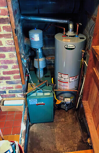 https://plumberjandakot.com.au/uploads/2025/06/hot-water-189087.jpg