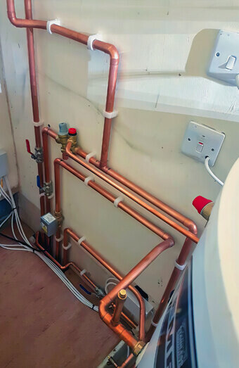 https://plumberjandakot.com.au/uploads/2025/06/hot-water-301986.jpg